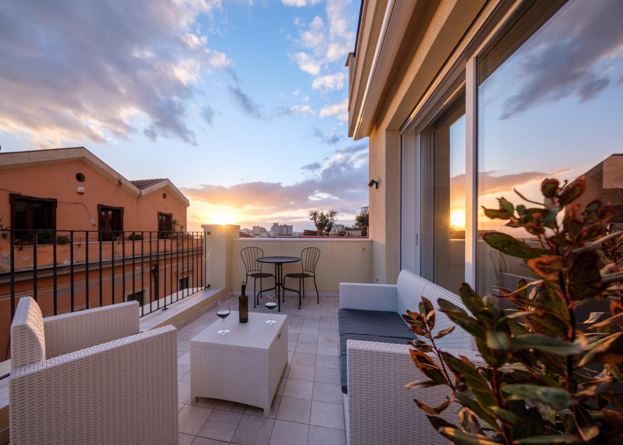 Luxury Suite La Terrazza In Pieno Centro In Cagliari Eksteriør billede